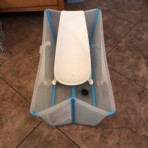 Stokke foldable tub with newborn insert!
